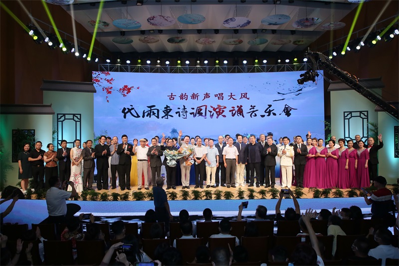 1632737098215392.jpg 大合影01.JPG