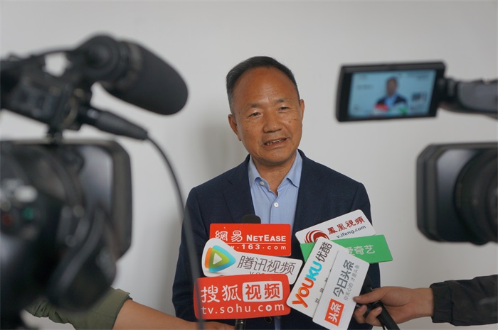 1649639729842140.jpg 周文彰1.JPG